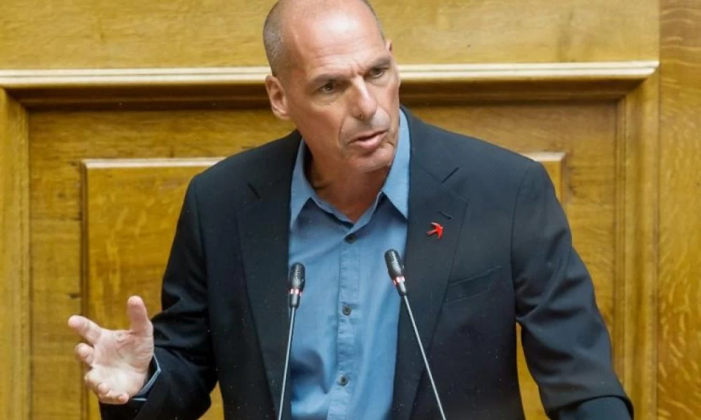 Βαρουφάκης: "Να προσεγγίσουμε τον κόσμο για να πειστεί να εμβολιαστεί"
